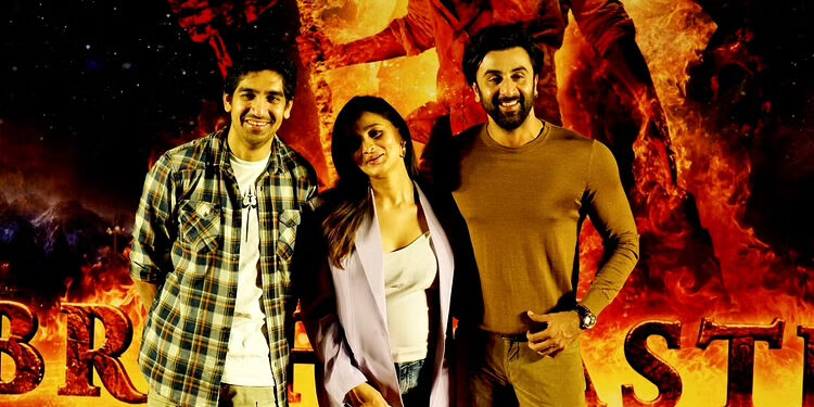 فلم ’برہماستر‘ میں شاہ رخ کے کردار کی ہو رہی خوب تعریف، اب ڈائریکٹر کی ’وانر استر‘ پر علیحدہ فلم بنانے کی خواہش