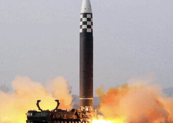 شمالی کوریا نے مشرقی سمندر کی طرف دو میزائلیں داغیں