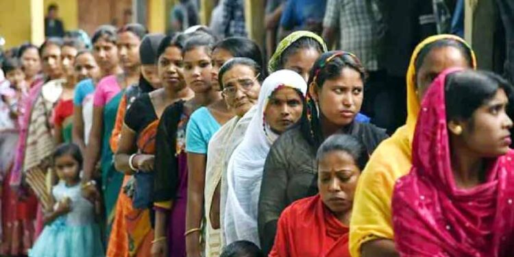 ایم سی ڈی انتخاب:100وارڈوں میں پروانچل ووٹر رہے گا کنگ میکر40فیصد سے زیادہ پوروانچل شہری دہلی میں رہتے ہیں،جو عام آدمی پورٹی کےلئے کھڑی کر سکتے ہیں مصیبت