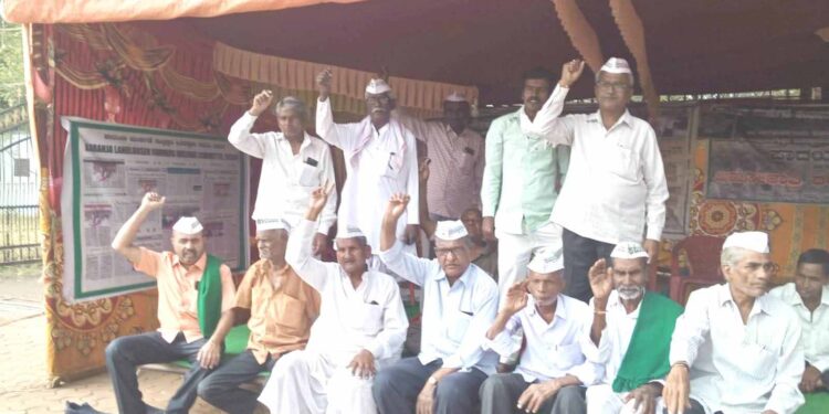 ’’بیدراُتسو‘‘ کس خوشی میں منایاجارہاہے؟ کارنجہ متاثرین کسانوں کا ضلع انتظامیہ سے سوال