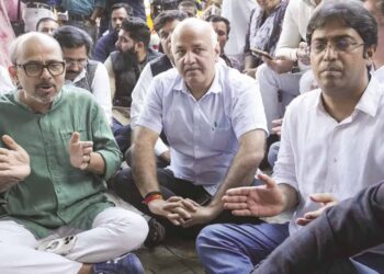 بھاجپائی غنڈوں اور پولس نے بندوق کی نوک پر ’آپ‘ امیدوار کی نامزدگی واپس لینے کیلئے ملکر کام کیا