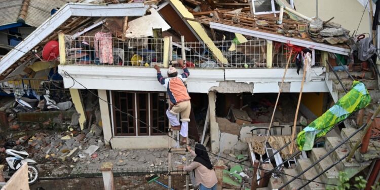 انڈونیشیا: زلزلے سے ابتک 162کی موت