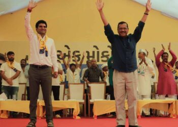 گجرات کو اسودن گڑھوی جیسے پڑھے لکھے، کام کرنے والے اور دبنگ وزیراعلیٰ کی ضرورت ہے، نہ کہ بھوپیندر بھائی پٹیل جیسے کٹھ پتلی وزیراعلیٰ کی:اروند کجریوال