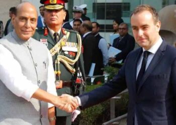 بھارت-فرانس دفاعی صنعت کے شعبے میں تعاون بڑھائیں گے