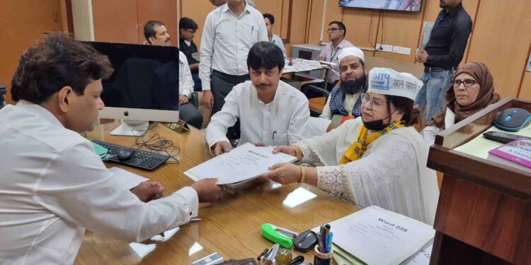 پرچۂ نامزدگی کیلئے آخری دن اُمیدواروں نے نکالی ریلی