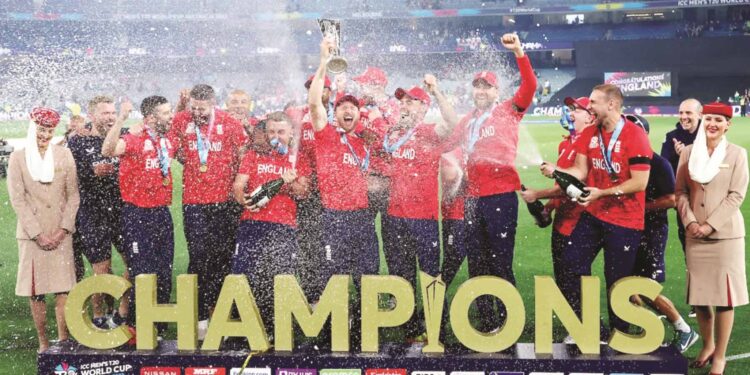 انگلینڈ بنا عالمی چمپئن،پاکستان کا خواب چکنا چور