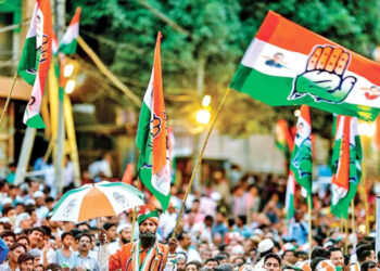 ایک طرف اپنی قیادت کا سوال اور دوسری طر ف فرقہ پرستوں کی فتح