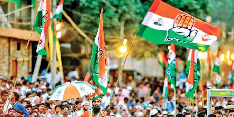 ایک طرف اپنی قیادت کا سوال اور دوسری طر ف فرقہ پرستوں کی فتح