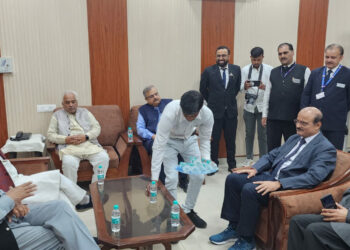 سہارنپور ریلوے کے مسائل کے حل کے لئے جی ایم سے ملے رکن پارلیمنٹ حاجی فضل الرحمن