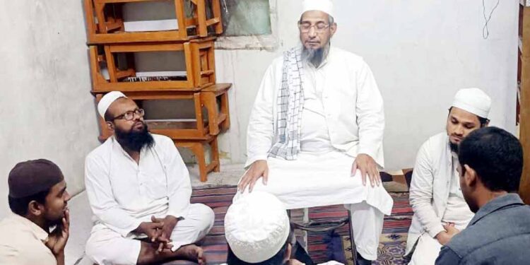 اولیاءاللہ کے قول و فعل کی اقتداءہی ان سے سچی محبت کی نشانی: مولانا محمد انیس خاں قاسمیجمعیة علماءشہر و مجلس تحفظ ختم نبوت کانپور کے زیر اہتمام مقبرہ گوالٹولی میں حضرت حسن بصریؒ کانفرنس کا انعقاد