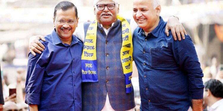 سابق ایم پی اور کانگریس کے سینئر لیڈر مہابل مشرا عام آدمی پارٹی میں شامل