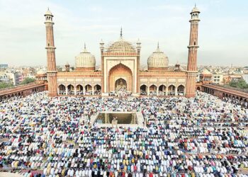 جامع مسجد دہلی:شاہی امام نے مسجد کا وقار بچانے کی کوشش کی تو مچ گیا ہنگامہ