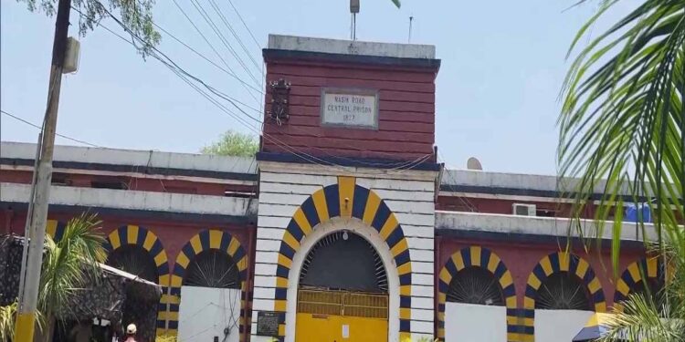 جمعیۃ علماء کی کوشش سے دونوں پیروں سے معذور شخص کی 24سال بعد جیل سے رہائی:گلزار اعظمی