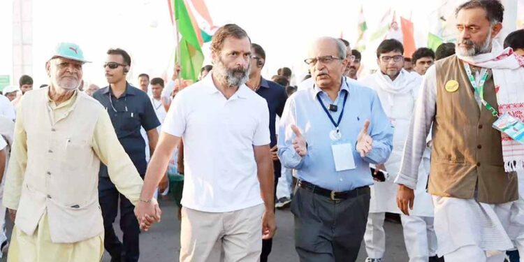 گجرات میں ڈبل انجن کا دھوکہ نہیں چلے گاہم گجرات کے لوگوں سے کیے تمام وعدوں کو نبھائیں گے:راہل گاندھی