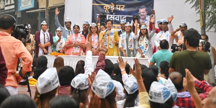 AAP کا عوامی مکالمہ، دہلی والوں نے ‘ایم سی ڈی میں بھی کجریوال’کے نعرے لگائے: آتشی