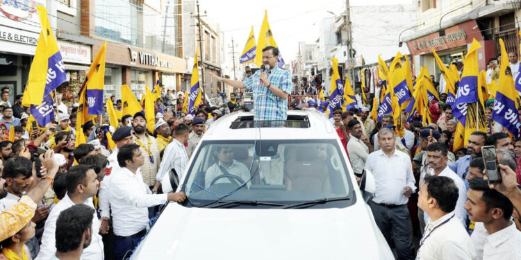 گجرات کے لوگوں سے اپیل، عام آدمی پارٹی کو ایک موقع دیںمیں آپ کے خاندان کا آپ کے بھائی کی طرح خیال رکھوں گا: اروند کیجریوال