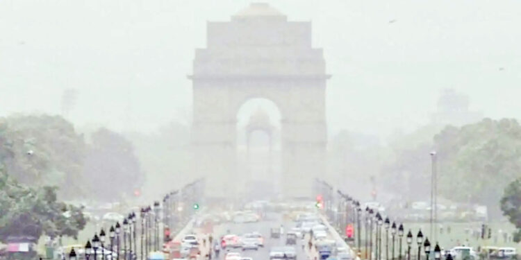 دہلی میں فضائی آلودگی خطرناک سطح پر