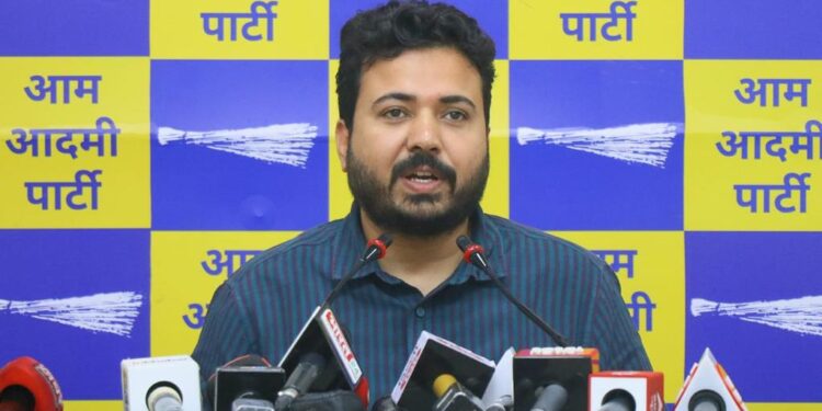 دہلی کے ایل جی کسی ایک وارڈ سے ایم سی ڈی الیکشن لڑکردکھائیں:درگیش پاٹھک