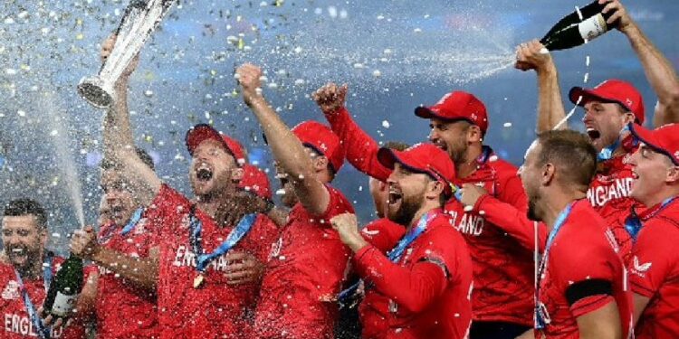 جیت کے بعد انگلینڈ پر پیسوں کی بارش، جانیں بھارت سمیت کس ٹیم کو کتنا انعام ملا؟