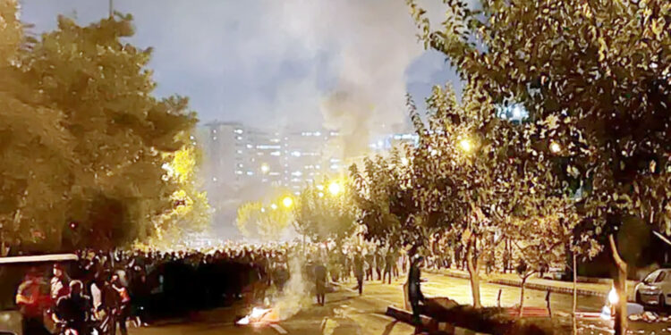 ایران: حکومت کی مظاہرین کو ٹرائل کی دھمکی، ہلاکتوں کی تعداد 304 ہوگئی