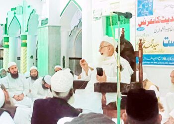 منکرین ختم نبوت کا تعاقب اور عوام الناس کی صحیح رہنمائی علمائے کرام کی بنیادی ذمہ داری : مفتی ابو القاسم نعمانیختم نبوت کے تحفظ کی خاطر علمائے امت بالخصوص علمائے دیوبند کی قربانیاں بے مثال: مولانا سید محمد طلحہ قاسمیجمعیۃ علماءشہر و مجلس تحفظ ختم نبوت کانپور کے زیر اہتمام جامعہ محمودیہ اشرف العلوم میں علمائ، ائمہ و دانشوران کی تربیتی نشست کا انعقاد