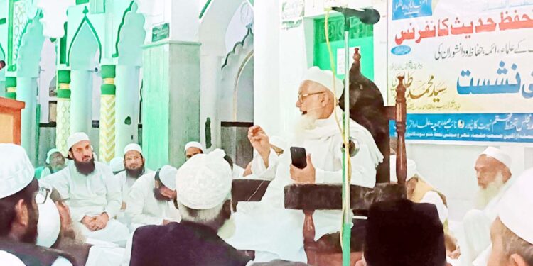 منکرین ختم نبوت کا تعاقب اور عوام الناس کی صحیح رہنمائی علمائے کرام کی بنیادی ذمہ داری : مفتی ابو القاسم نعمانیختم نبوت کے تحفظ کی خاطر علمائے امت بالخصوص علمائے دیوبند کی قربانیاں بے مثال: مولانا سید محمد طلحہ قاسمیجمعیۃ علماءشہر و مجلس تحفظ ختم نبوت کانپور کے زیر اہتمام جامعہ محمودیہ اشرف العلوم میں علمائ، ائمہ و دانشوران کی تربیتی نشست کا انعقاد