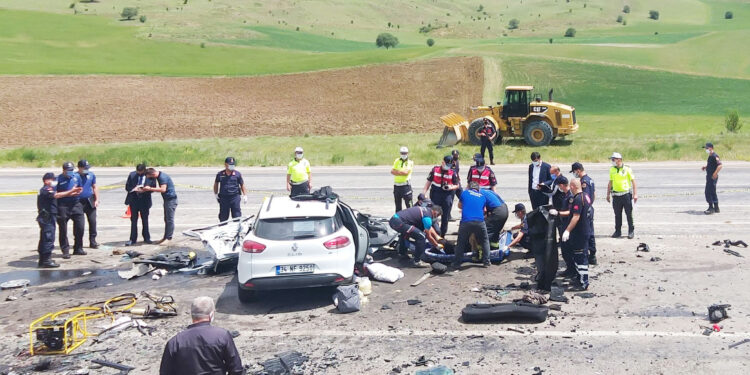 ترکی میں ہولناک ٹریفک حادثے میں سات افراد جاں بحق