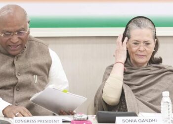 راجیہ سبھا میں اپوزیشن لیڈر بنے رہیں گے کھڑگے