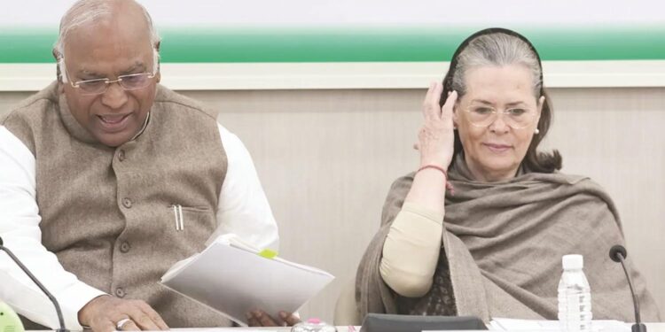 راجیہ سبھا میں اپوزیشن لیڈر بنے رہیں گے کھڑگے