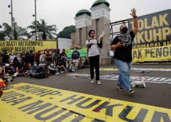 انڈونیشیا میں غیر شادی شدہ افراد پر جنسی تعلقات قائم کرنے پر پابندی