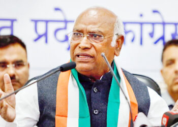 حکومت چینی دراندازی پر بحث کیوں نہیں کراتی: کھڑگے