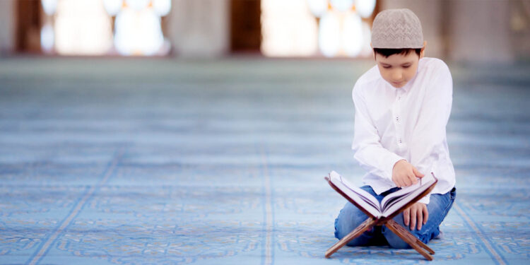 تم میں سب سے بہترین شخص وہ ہے جو قرآن سیکھے اور سکھائے