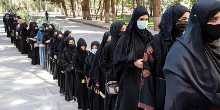 لڑکیوں کی تعلیم اور ملازمت پر پابندی افغانستان کوپیچھے کی طرف لے جائے گی: اقوام متحدہ