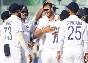 بھارت جیت سے صرف چار وکٹ دور،ذاکر کی سنچری کے باوجود بنگلہ دیش شکست کے قریب