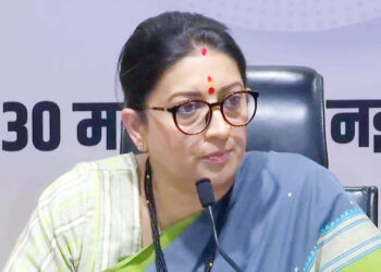 اسمرتی ایرانی کی اقلیتی قیادت میں اب اقلیتی وظائف پر حملہ