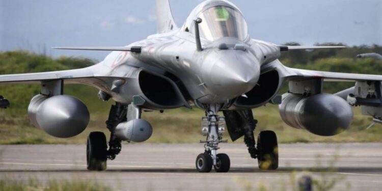 رافیل سودا مکمل: 36واں رافیل لڑاکا طیارہ پہنچا بھارت، فضائیہ کو ملی نئی طاقت