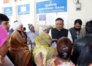 کیجریوال حکومت نے پینشن کے عمل کو نافذ کیا، تقریباً 8 لاکھ لوگوں کو فائدہ پہنچے گا: راج کمار آنند