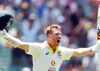 وارنر 100ویں ٹیسٹ میں ڈبل سنچری بنانے والے دنیا کے دوسرے بلے باز بنے