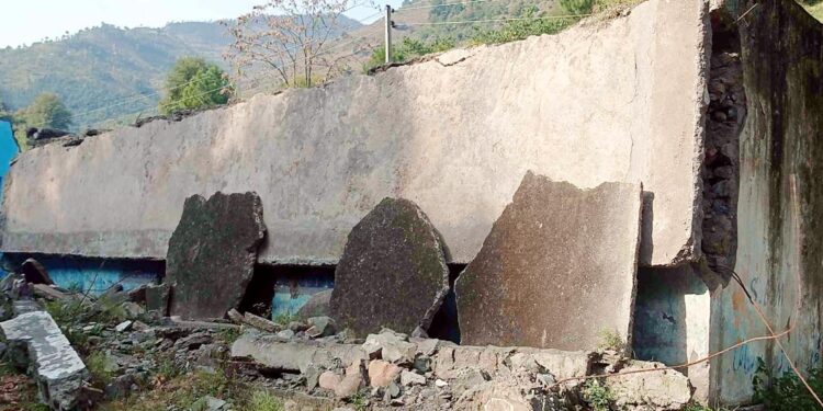 درسگاہوں کی ایسی حالت میںتعلیم کیسے ممکن ہے؟