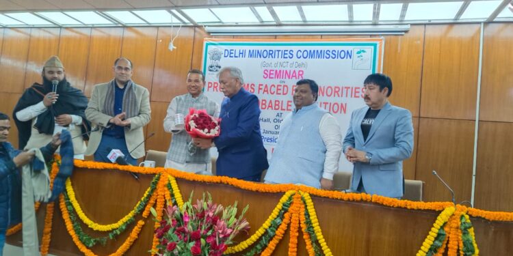 اقلیتوں کے مسائل پر گفتگو ہوتی رہنی چاہیے کیونکہ جب بات ہوگی تبھی ان کا حل ہوگا