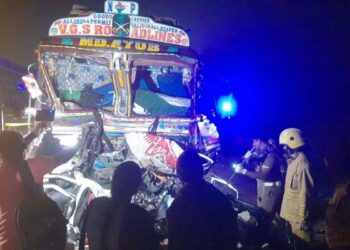 سڑک حادثے میں ایک ہی خاندان کے 5افراد ہلاک