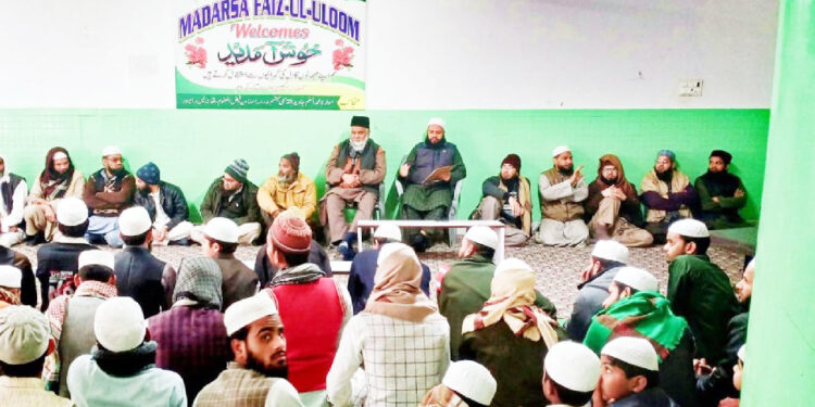 مدرسہ فیض العلوم میں فن خطابت کے مسابقتی پروگرام میںطلباءنے دکھائے جوہر