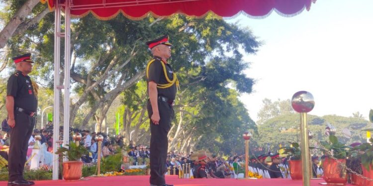 بھارت چین کی سرحد پر کسی بھی صورت حال  سے نپٹنے کیلئے تیار ہے۔ آرمی چ