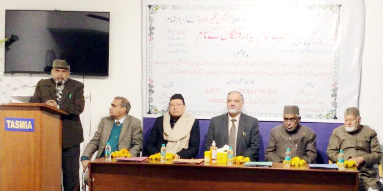 تعلیم کے ساتھ بچوں کی تربیت بھی بہت ضروری: ڈاکٹر سید فاروق