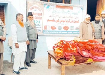 ضلعی جمعیت اہل حدیث سدھارتھ نگر کے زیر نگرانی حلقہ اٹوا اور حلقہ ڈومریا گنج میں مستحقین کے درمیان کمبل اور گرم لباس تقسیم