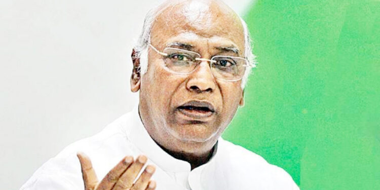 ڈبل انجن نے غریبوں کے ارمانوں کو کچل دیا روزانہ 115 افراد خود کشی کرنے پر مجبور: ملکارجن کھڑگے