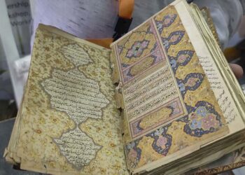 آر ایس ایس نے سونے سے لکھا قرآن انڈین سائنس کانگریس میں نمائش میں رکھا