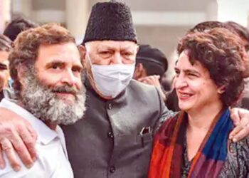 بھارت جوڑویاترا چھوڑ دہلی لوٹے راہل اور پرینکا