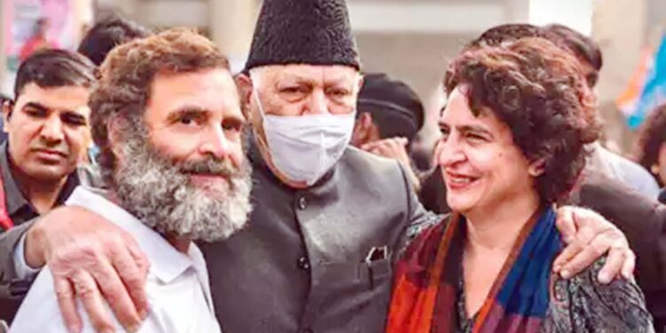 بھارت جوڑویاترا چھوڑ دہلی لوٹے راہل اور پرینکا