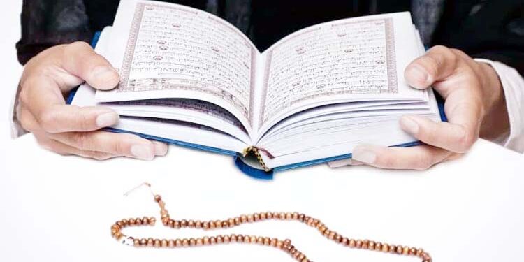 عوام کو دینی ماخذوں سے دور رکھنے کی ذہنیت!